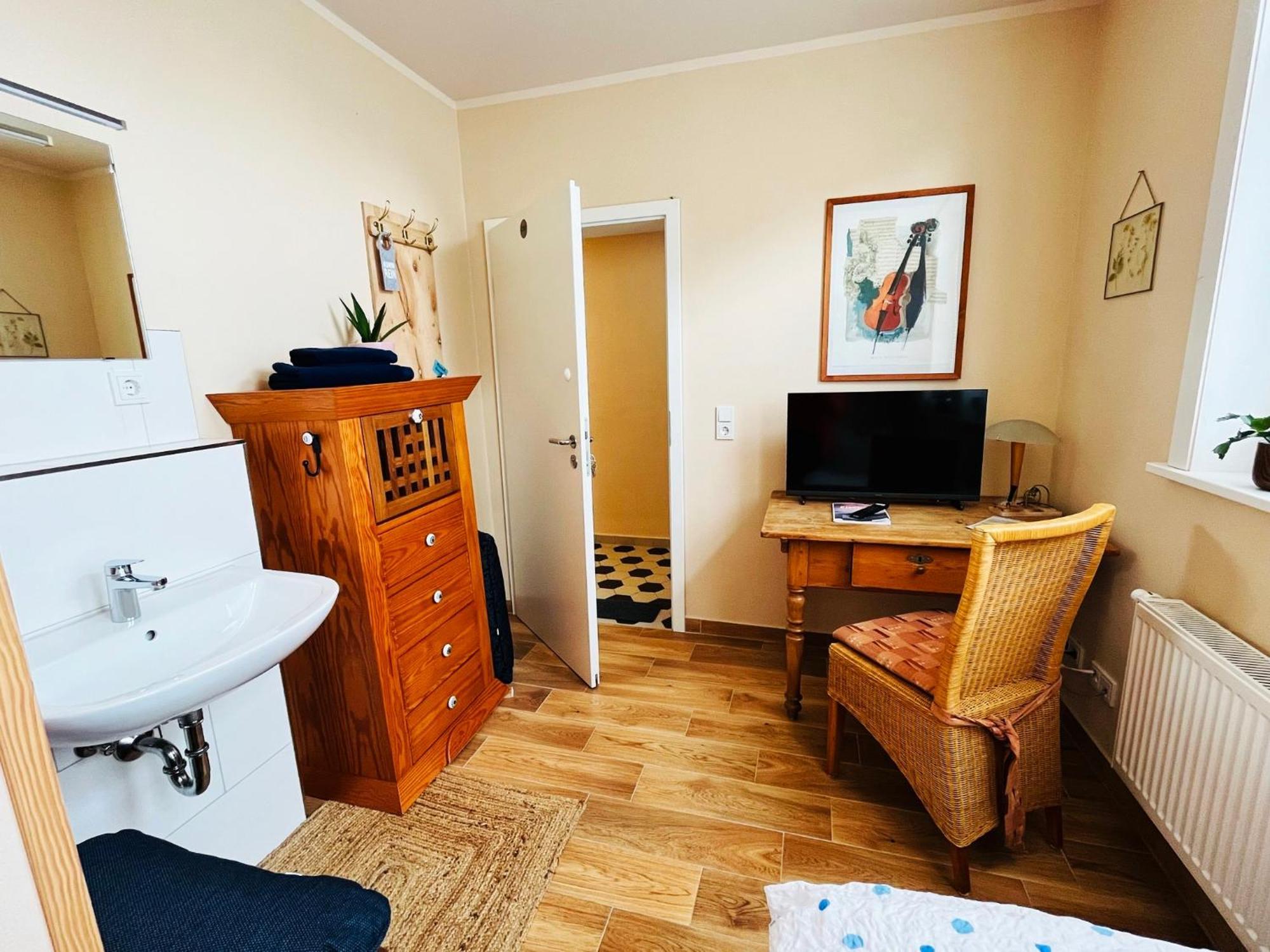 Altes Pfarrhaus Neustaedt Hotel Neustadt  Ngoại thất bức ảnh
